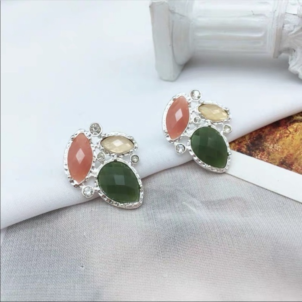 Tri-Color Earring - Picture 3 of 3